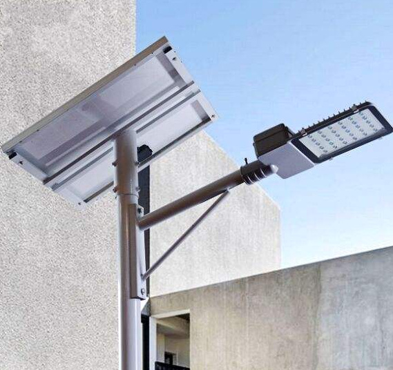 四川太阳能路灯控制器是如何控制路灯晚上点亮的?